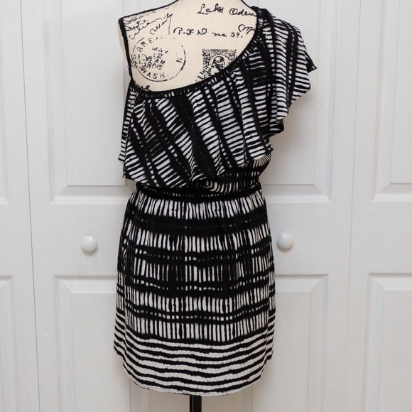 EXPRESS Ruffle One Shoulder Mini Dress Black & White Silky soft material NWOT - Picture 3 of 8